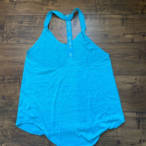 Nike workout singlet - Picture 2 of 3